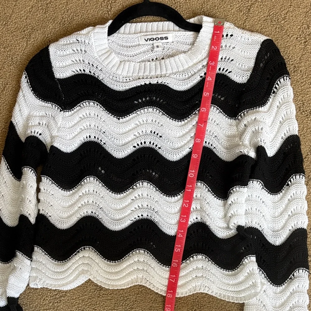 Vigoss Black & White Wavy Stripe Knit Sweater - Picture 6 of 8